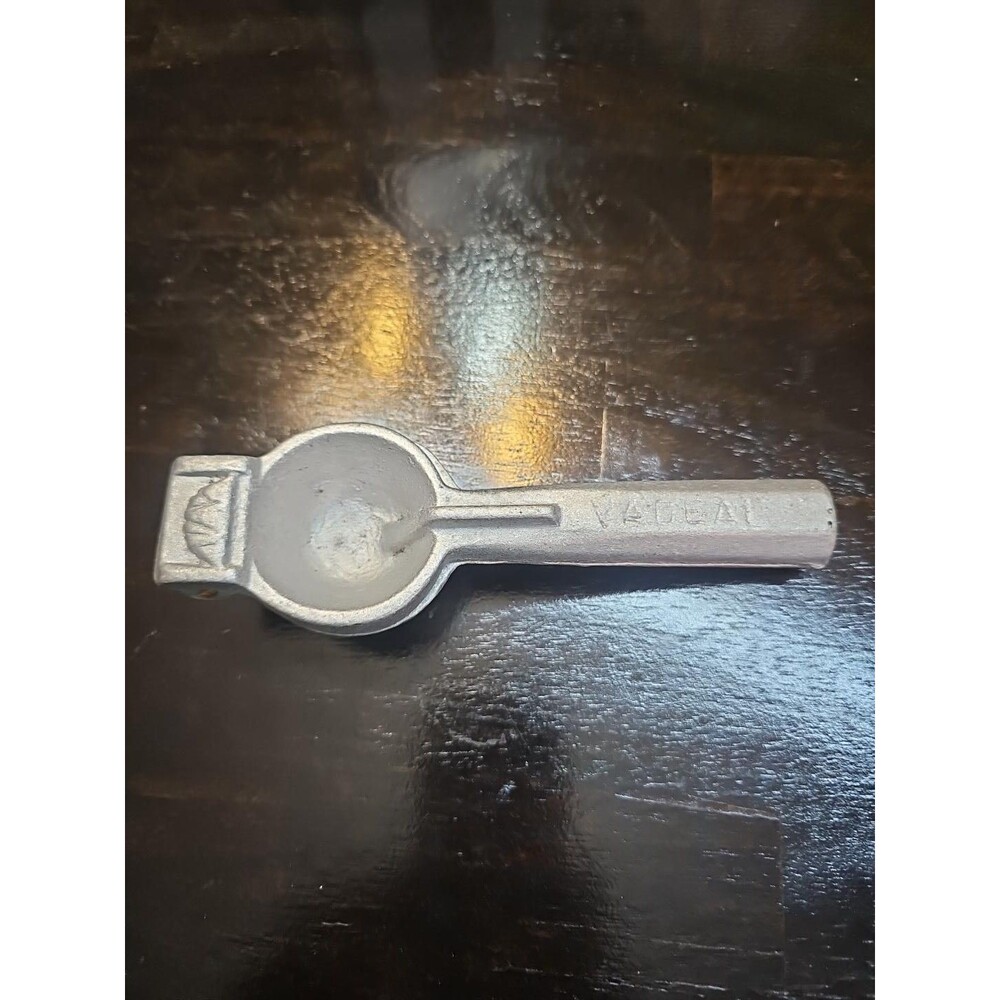 Vintage VADEAL Lemon Lime Citrus Squeezer Aluminum Hand Press Juicer